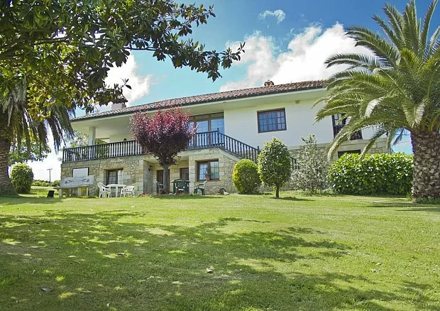 APARTAMENTOS VILLA DE SANTILLANA