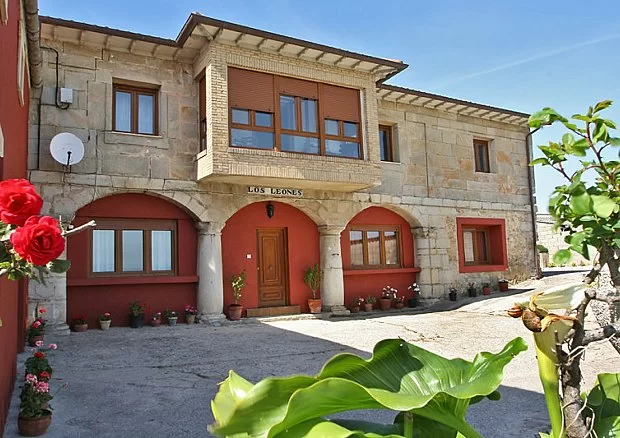 CASA LOS LEONES
